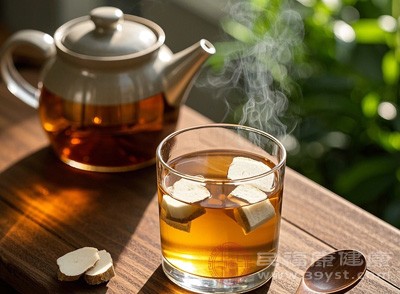 換季時(shí)稍不注意就容易感冒，頭痛發(fā)熱、渾身沒勁。這時(shí)候，葛根茶就像“貼心小衛(wèi)士”，能幫助身體解表退熱