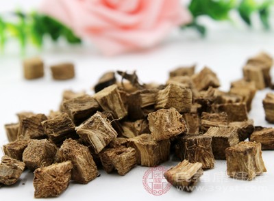 當(dāng)脾胃陽氣不足，就容易出現(xiàn)腹瀉、便溏等問題。葛根茶能“拉一把”虛弱的脾胃，起到升陽止瀉的作用