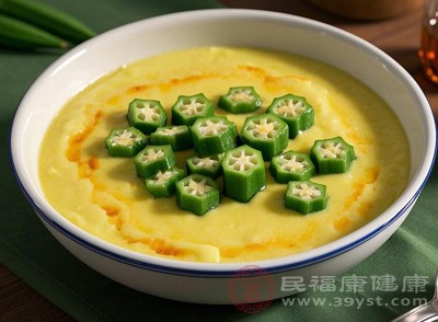 在食用秋葵時(shí)，應(yīng)避免與過多高蛋白食物同時(shí)攝入，給腸胃留出合理的消化空間