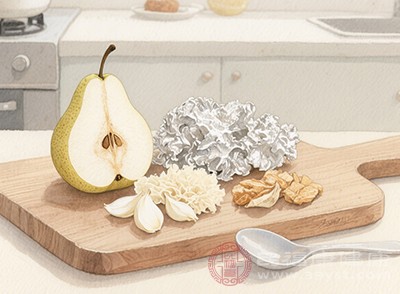 此時(shí)應(yīng)多吃滋陰潤(rùn)燥的食物，比如梨、銀耳、百合、蜂蜜等