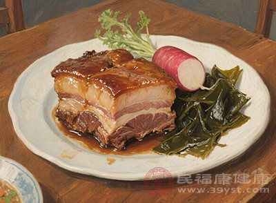 “貼秋膘”堪稱立秋最具代表性的飲食習俗