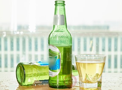 如果啤酒一直存放在陰涼、避光、干燥且溫度恒定(5-25℃)的環(huán)境中，即使過了保質(zhì)期，品質(zhì)下降的速度也會相對緩慢
