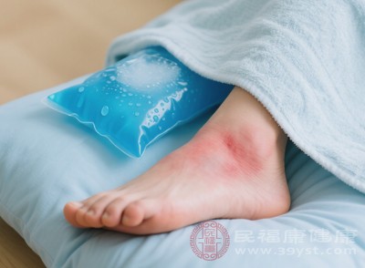 冷敷過程中如果感覺皮膚出現(xiàn)麻木、刺痛等不適，應(yīng)立即停止