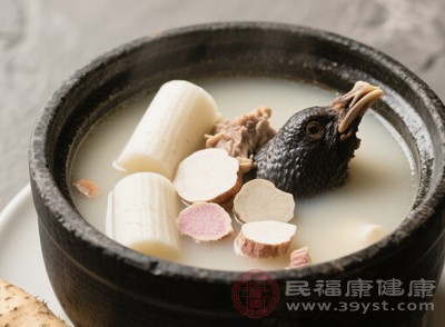 山藥茯苓烏雞湯——健脾補(bǔ)氣血更高效