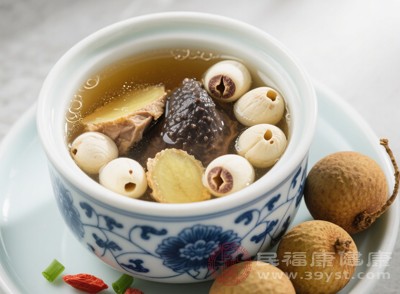 桂圓蓮子烏雞湯——安神補氣血雙效合一
