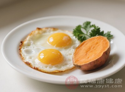 個(gè)別對(duì)雞蛋或紅薯過敏的人群，在食用這兩種食物后，即使單獨(dú)食用也可能出現(xiàn)過敏反應(yīng)
