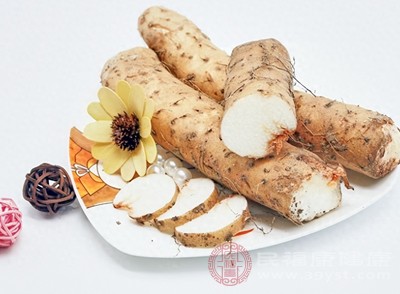 同時可適量吃山藥、蓮子等健脾食物，脾健則氣血生化有源，更利于“收”住養(yǎng)分