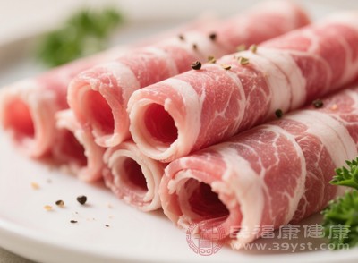 牛肉中的一些營(yíng)養(yǎng)成分對(duì)心血管健康具有積極作用，有助于維護(hù)心臟功能