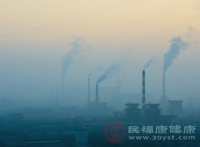 長(zhǎng)期暴露在霧霾環(huán)境中，冠心病、心肌梗死等心血管疾病的發(fā)病風(fēng)險(xiǎn)會(huì)明顯增加