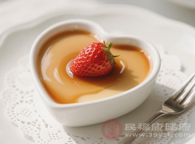 布丁的嫩滑與燕窩的軟糯完美結(jié)合，香甜可口，是一款老少皆宜的美味甜品