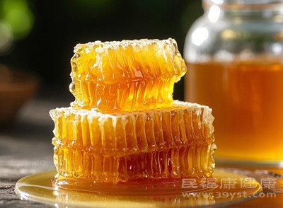 蜂巢蜜蜂蠟在食品、醫(yī)藥、化妝品等領(lǐng)域都有廣泛的應(yīng)用