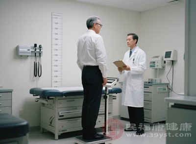 精力是否充沛、運(yùn)動(dòng)能力是否提升、衣物是否變寬松等身體感受，比體重?cái)?shù)字更能體現(xiàn)健康狀況