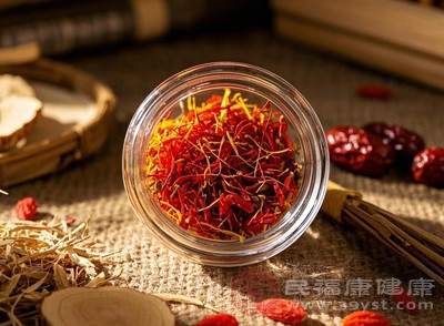 藏紅花富含藏紅花素、藏紅花酸、揮發(fā)油等多種活性成分，這些成分賦予了它獨特的藥用價值