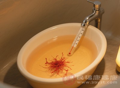 雖然藏紅花泡腳好處多多，但也有一些注意事項需要牢記