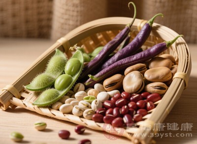 每次食用干豆不宜超過50克，每周3-4次即可，過量易導(dǎo)致腹脹、產(chǎn)氣多，影響消化