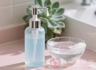 以米糠油為主要原料制成的冷制皂，保留了米糠中的維生素B族、維生素E和氨基酸等營養(yǎng)成分