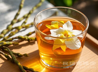 對(duì)于經(jīng)常用眼的人群，不妨嘗試用鮮石斛與菊花、決明子搭配，制成護(hù)眼茶