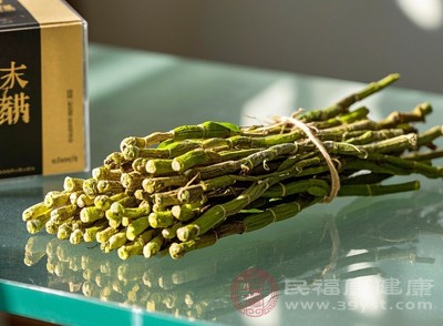 除了直接食用，鮮石斛還能制成面膜，為肌膚補(bǔ)充營(yíng)養(yǎng)