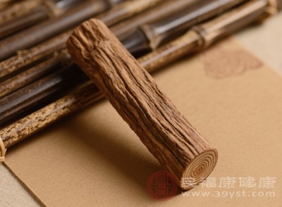 檀香的香氣具有安撫神經(jīng)的作用，在傳統(tǒng)醫(yī)學(xué)中，也常被用于改善睡眠和緩解焦慮