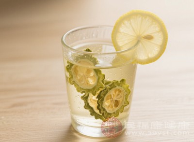 苦瓜干泡水還能刺激胃液分泌，增強腸胃的消化功能