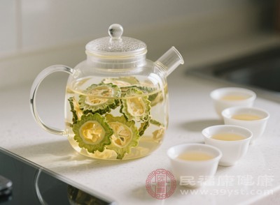 瓜干中的抗氧化成分能夠延緩細(xì)胞衰老，減少皺紋的產(chǎn)生，保持肌膚的彈性和光澤