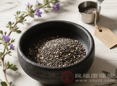 奇亞籽本身熱量適中，但憑借強(qiáng)大的飽腹感，能讓人自然減少對其他高熱量食物的攝入