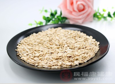 燕麥含有優(yōu)質(zhì)蛋白質(zhì)，其氨基酸組成相對(duì)合理，有助于維持肌肉量，提高基礎(chǔ)代謝率