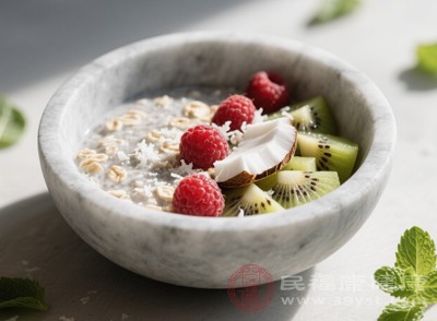一些水果燕麥片還會添加植脂末、奶精等成分來增加奶香味