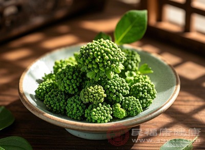 三七花性涼，具有清熱解毒的功效，特別適合體內(nèi)有熱、容易上火的人群
