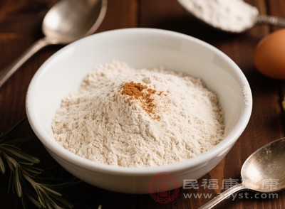 全麥面粉的蛋白質(zhì)含量比普通面粉更高，且蛋白質(zhì)中的氨基酸組成更合理，更接近人體需求
