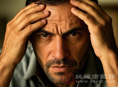中醫(yī)認(rèn)為，“恐傷腎”，長(zhǎng)期處于焦慮、恐懼、緊張等不良情緒中，會(huì)影響腎臟的正常功能
