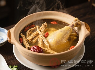 黨參煲湯是將黨參的營養(yǎng)與食材完美融合的絕佳方式，既能享受美味，又能收獲健康