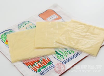 對于不喜歡直接飲用牛奶的人來說，奶酪、奶片等奶制品也是不錯的選擇