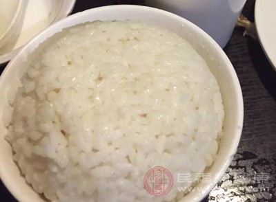 基礎(chǔ)代謝率高的人，身體在靜息狀態(tài)下消耗的熱量較多，即使食用適量米飯，也能憑借較高的代謝水平及時消耗能量，維持體重穩(wěn)定