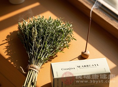 艾草，又名艾蒿，是一種多年生草本植物，在我國有著數(shù)千年的應(yīng)用歷史