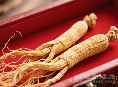 如果正在服用其他藥物，尤其是具有滋補作用的中藥，如人參、黃芪等，在食用艾草前最好咨詢醫(yī)生或藥師