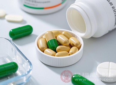 維生素B2和煙酸也不甘示弱，它們?cè)谥竞偷鞍踪|(zhì)的代謝過(guò)程中扮演著關(guān)鍵角色
