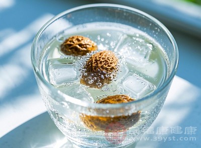 長(zhǎng)期大量飲用胖大海，會(huì)持續(xù)刺激脾胃，導(dǎo)致脾胃功能失調(diào)