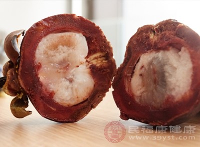 經(jīng)期女性的腸胃功能相對(duì)較弱，食用山竹后，可能會(huì)引起消化不良、腹脹、腹痛等不適癥狀