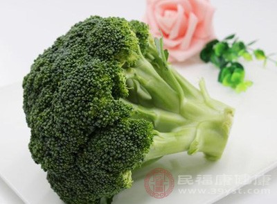 作為十字花科蔬菜的代表，西蘭花富含多種營養(yǎng)成分，其中膳食纖維也很豐富