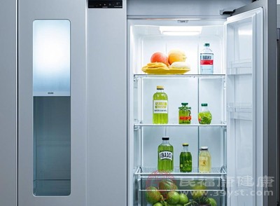 冰箱門架開關(guān)頻繁，溫度波動較大，且常存放醬料、乳制品等開封后的食物，這些食物開封后容易接觸空氣和細菌，加上溫度不穩(wěn)定，很容易被李斯特菌污染