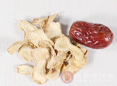 干姜性熱，味辛，歸脾胃、腎、心、肺經(jīng)，是溫中散寒的“高手”