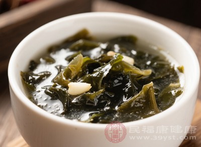 紫菜還是礦物質(zhì)的“富集者”，鈣、鐵、鋅、鎂等礦物質(zhì)含量豐富