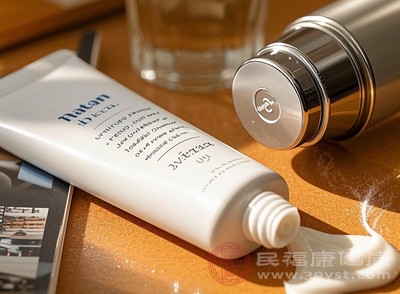 脫毛膏的優(yōu)勢在于脫毛效果相對持久，一般能維持1-2周