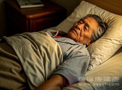 中老年人身體機能逐漸下降，可能患有各種慢性疾病