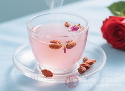 酸棗仁玫瑰茶經(jīng)常飲用，不僅可以舒緩情緒、放松身心，還能讓肌膚更加紅潤(rùn)有光澤，是女性朋友們的養(yǎng)顏佳品