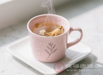 將人參花茶與玫瑰花搭配飲用，不僅能讓口感更加豐富，還能起到協(xié)同增效的作用