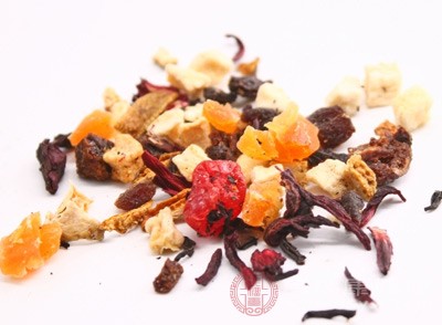 水果干在制作過(guò)程中可能會(huì)添加糖或鹽來(lái)提升風(fēng)味和保存期限，所以購(gòu)買時(shí)盡量選擇無(wú)添加的產(chǎn)品，或者自己在家制作