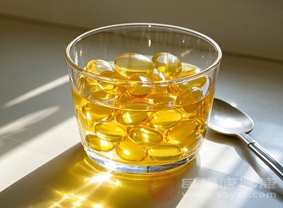 魚肝油的提取則主要來自魚類的肝臟，尤其是鯊魚、鱈魚等大型海魚的肝臟