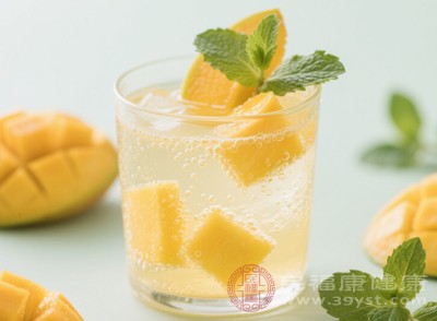 想喝清爽又高顏值的飲品？芒果氣泡水安排